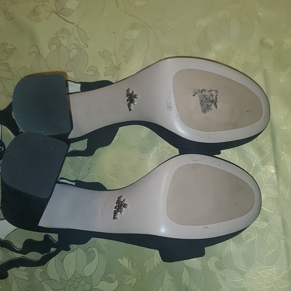 Prada shoes black Prada shoes black heel comes with pra original shoe protector - Picture 8 of 16